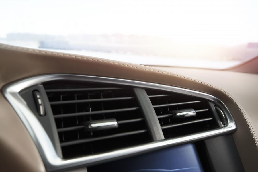  Citroen DS4 2010 года  (фото 18 из 143)